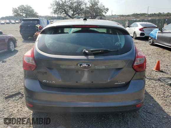 2012 Ford Focus SE z VIN 1FAHP3K28CL413193, wystawiony jako Copart lot #56333255 z przebiegiem Nie podano mil oraz Szkoda całkowita • Salvage title. Historia ofert i sprzedaży dostępna na DreamBid. Obrazek 6.