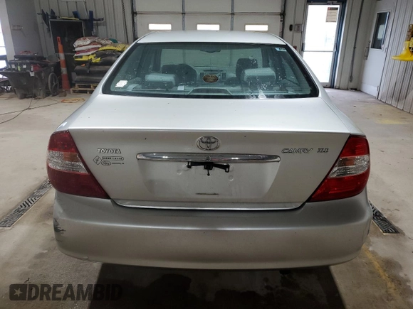 2002 Toyota Camry LE z VIN 4T1BE32K32U063577, wystawiony jako Copart lot #58782185 z przebiegiem 243 589 mil mil oraz Szkoda całkowita • Salvage title. Historia ofert i sprzedaży dostępna na DreamBid. Obrazek 6.