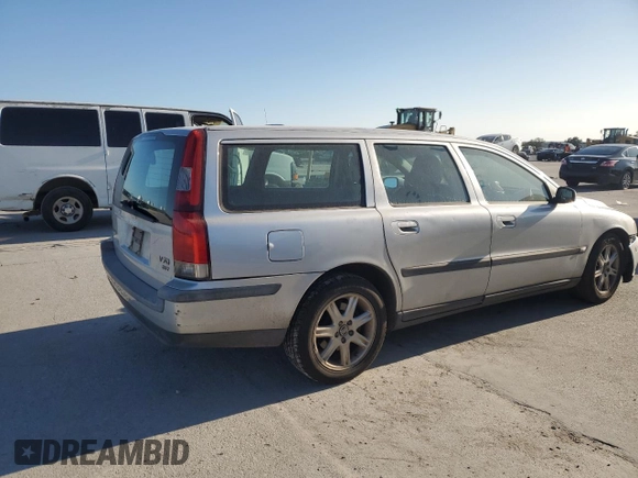 2004 Volvo V70 with VIN YV1SW59V042393201, listed as a Copart auction lot 86710914 with 184,019 mi miles and Salvage Title. Bid and sale history available at carsss.com. Image 3.