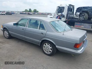 1987 Mercedes-Benz 300 SDL z VIN WDBCB25D6HA329689, wystawiony jako IAAI lot #42438703 z przebiegiem 237 677 mil mil oraz . Historia ofert i sprzedaży dostępna na DreamBid. Obrazek 3.