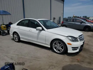 2013 Mercedes-Benz C 300 Sport z VIN WDDGF8ABXDR285941, wystawiony jako Copart lot #58211605 z przebiegiem 130 963 mil mil oraz Szkoda całkowita • Salvage title. Historia ofert i sprzedaży dostępna na DreamBid. Obrazek 4.