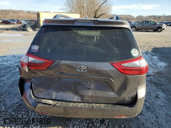 2020 Toyota Sienna XLE with VIN 5TDDZ3DC3LS237516, listed as a Copart auction lot 43732545 with 93,683 mi miles and Salvage title. Bid and sale history available at DreamBid. Image 6.