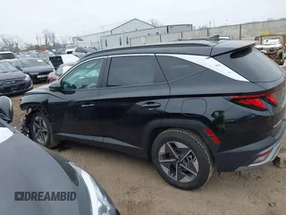 2025 Hyundai Tucson SEL with VIN 5NMJB3DE1SH458851, listed as a IAAI auction lot 41641245 with 5,872 mi miles. Bid and sale history available at carsss.com. Image 14.