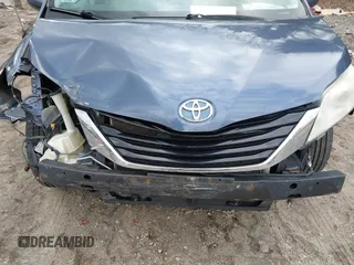 2014 Toyota Sienna XLE with VIN 5TDYK3DC9ES511035, listed as a IAAI auction lot 41884115 with 153,071 mi miles. Bid and sale history available at carsss.com. Image 6.