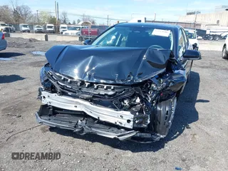 2025 Toyota Camry LE z VIN 4T1DAACK5SU581231, wystawiony jako IAAI lot #41934940 z przebiegiem 9887 mil mil oraz . Historia ofert i sprzedaży dostępna na DreamBid. Obrazek 6.