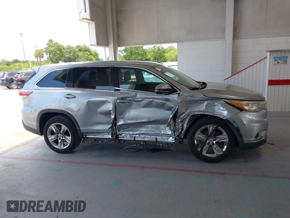 2015 Toyota Highlander Limited with VIN 5TDYKRFH4FS084294, listed as a IAAI auction lot 42588040 with 86,853 mi miles and . Bid and sale history available at DreamBid. Image 13.