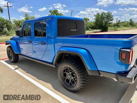 2024 Jeep Gladiator Sport S with VIN 1C6HJTAG0RL123040, listed as a IAAI auction lot 42628429 with 15,046 mi miles and . Bid and sale history available at DreamBid. Image 3.