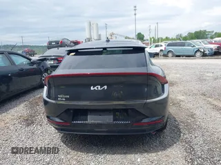 2022 Kia EV6 Wind z VIN KNDC3DLC5N5034625, wystawiony jako IAAI lot #42263100 z przebiegiem 35 412 mil mil oraz . Historia ofert i sprzedaży dostępna na DreamBid. Obrazek 16.