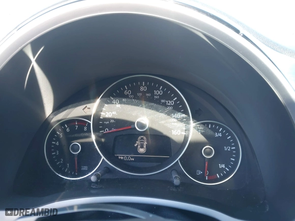 2012 Volkswagen Beetle 2.5L w/Sun/Sound/Nav PZEV with VIN 3VWHP7AT1CM652074, listed as a IAAI auction lot 41374829 with 1 mi miles. Bid and sale history available at carsss.com. Image 7.