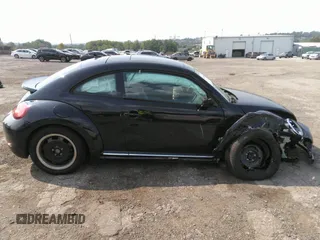 2018 Volkswagen Beetle S z VIN 3VWFD7ATXJM705321, wystawiony jako IAAI lot #40118047 z przebiegiem Nie podano mil oraz . Historia ofert i sprzedaży dostępna na DreamBid. Obrazek 13.