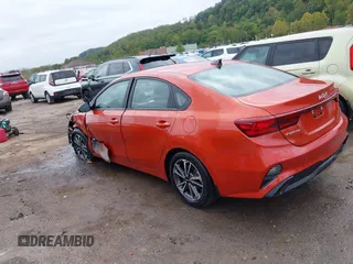 2023 Kia Forte LXS z VIN 3KPF24AD4PE596731, wystawiony jako IAAI lot #40501519 z przebiegiem 36 755 mil mil oraz . Historia ofert i sprzedaży dostępna na DreamBid. Obrazek 3.