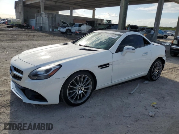 2020 Mercedes-Benz SLC 300 z VIN W1KPK3JA8LF170891, wystawiony jako Copart lot #47234064 z przebiegiem 23 270 mil mil oraz . Historia ofert i sprzedaży dostępna na DreamBid. Obrazek 1.