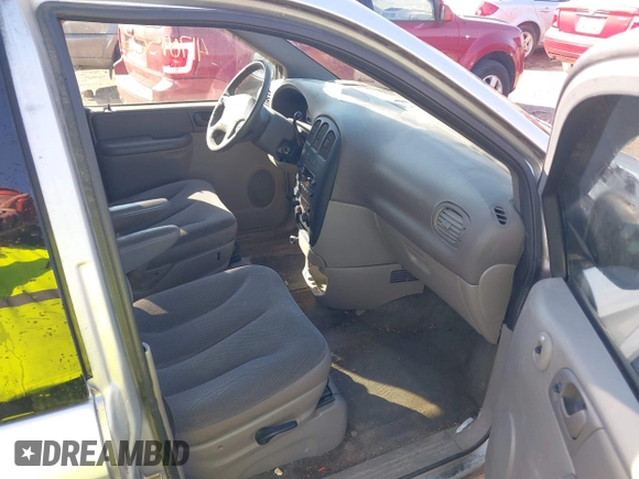 2002 Chrysler Voyager with VIN 1C4GJ25B02B697095, listed as a IAAI auction lot 41704565 with 168,931 mi miles. Bid and sale history available at carsss.com. Image 5.