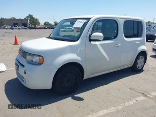 2013 Nissan Cube SL z VIN JN8AZ2KR5DT300935, wystawiony jako IAAI lot #42404264 z przebiegiem 119 808 mil mil oraz . Historia ofert i sprzedaży dostępna na DreamBid. Obrazek 2.