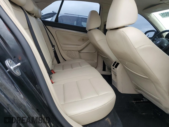 2010 Volkswagen Jetta Limited Edition с VIN 3VWAZ7AJ1AM107144, выставлен на аукционе Copart как лот 59029925 с пробегом 144 849 миль миль и Списание • Salvage title. История ставок и продаж доступна на DreamBid. Изображение 10.