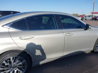 2021 Lexus ES with VIN 58ADZ1B15MU088713, listed as a IAAI auction lot 41756092 with 26,888 mi miles. Bid and sale history available at carsss.com. Image 14.