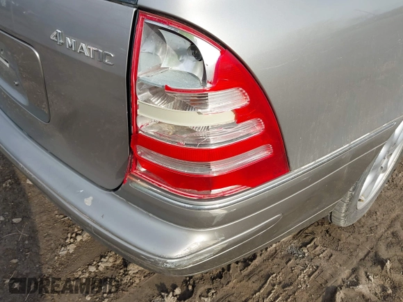 2003 Mercedes-Benz C 240 z VIN WDBRH81J93F394006, wystawiony jako IAAI lot #42061601 z przebiegiem 143 431 mil mil oraz . Historia ofert i sprzedaży dostępna na DreamBid. Obrazek 6.
