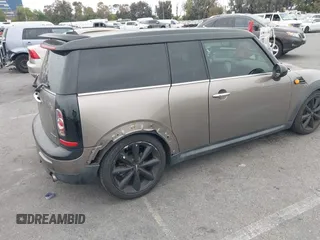 2013 MINI Clubman z VIN WMWZF3C56DT490749, wystawiony jako IAAI lot #42368888 z przebiegiem 163 731 mil mil oraz . Historia ofert i sprzedaży dostępna na DreamBid. Obrazek 4.