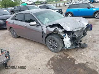 2024 Hyundai Elantra SEL z VIN KMHLM4DG2RU642396, wystawiony jako IAAI lot #42126260 z przebiegiem 15 225 mil mil oraz . Historia ofert i sprzedaży dostępna na DreamBid. Obrazek 1.