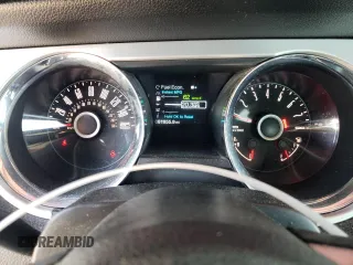 2014 Ford Mustang V6 z VIN 1ZVBP8AM9E5295336, wystawiony jako Copart lot #60023635 z przebiegiem 81 855 mil mil oraz Szkoda całkowita • Salvage title. Historia ofert i sprzedaży dostępna na DreamBid. Obrazek 9.