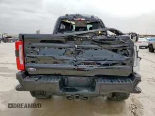 2024 Ford F-250 XL z VIN 1FT8W2BT2REE44792, wystawiony jako Copart lot #51431915 z przebiegiem Nie podano mil oraz Szkoda całkowita • Salvage title. Historia ofert i sprzedaży dostępna na DreamBid. Obrazek 6.