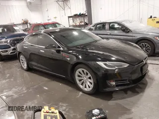 2018 Tesla Model S 75D z VIN 5YJSA1E2XJF248751, wystawiony jako IAAI lot #42079081 z przebiegiem 75 904 mil mil oraz . Historia ofert i sprzedaży dostępna na DreamBid. Obrazek 1.