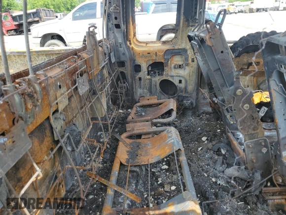 2011 Ford F-250 XL z VIN 1FT7X2B63BEA78382, wystawiony jako Copart lot #59082725 z przebiegiem Nie podano mil oraz Nie do naprawy • Non repairable. Historia ofert i sprzedaży dostępna na DreamBid. Obrazek 10.