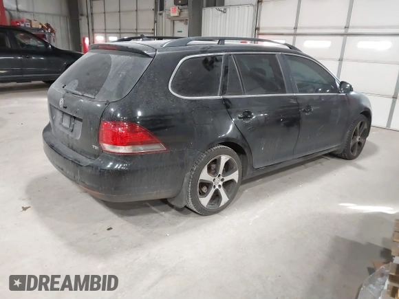2014 Volkswagen Jetta TDI w/Sunroof z VIN 3VWPL7AJXEM602802, wystawiony jako IAAI lot #41357531 z przebiegiem 156 067 mil mil oraz . Historia ofert i sprzedaży dostępna na DreamBid. Obrazek 4.