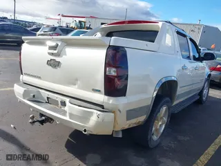 2011 Chevrolet Avalanche LTZ with VIN 3GNTKGE38BG349917, listed as a IAAI auction lot 41209473 with 210,616 mi miles. Bid and sale history available at carsss.com. Image 4.