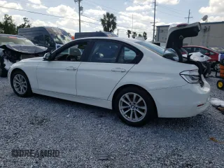 2018 BMW 3 Series 320i z VIN WBA8E1G55JNU88942, wystawiony jako Copart lot #51738745 z przebiegiem Nie podano mil oraz Szkody całkowita. Historia ofert i sprzedaży dostępna na DreamBid. Obrazek 2.