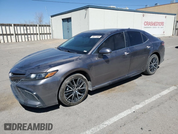 2022 Toyota Camry SE z VIN 4T1G11AK3NU657890, wystawiony jako Copart lot #49311565 z przebiegiem 61 017 mil mil oraz Szkoda całkowita • Salvage title. Historia ofert i sprzedaży dostępna na DreamBid. Obrazek 1.