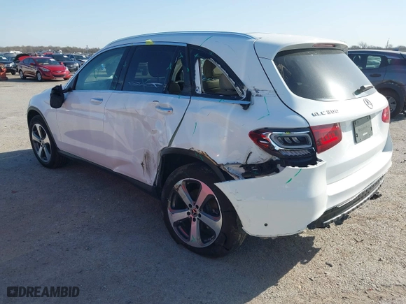 2022 Mercedes-Benz GLC with VIN W1N0G8DB7NG106295, listed as a IAAI auction lot 41842882 with 30,526 mi miles. Bid and sale history available at carsss.com. Image 3.