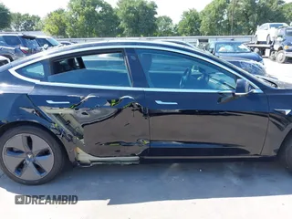 2020 Tesla Model 3 Standard Range Plus z VIN 5YJ3E1EA3LF611152, wystawiony jako IAAI lot #42256503 z przebiegiem 78 633 mil mil oraz . Historia ofert i sprzedaży dostępna na DreamBid. Obrazek 13.