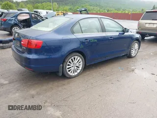 2011 Volkswagen Jetta SEL z VIN 3VWLZ7AJ2BM102447, wystawiony jako IAAI lot #42312584 z przebiegiem 103 392 mil mil oraz . Historia ofert i sprzedaży dostępna na DreamBid. Obrazek 4.