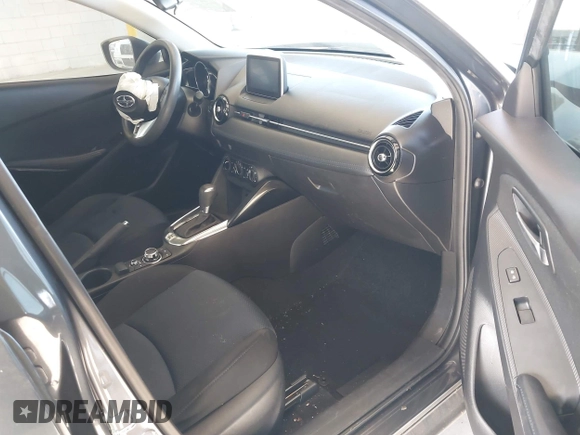 2016 Scion iA z VIN 3MYDLBZV4GY103085, wystawiony jako IAAI lot #42224286 z przebiegiem 90 786 mil mil oraz . Historia ofert i sprzedaży dostępna na DreamBid. Obrazek 5.