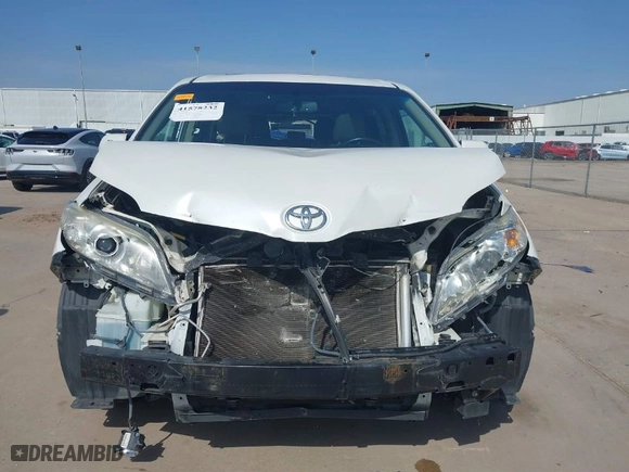2015 Toyota Sienna XLE with VIN 5TDYK3DC0FS537542, listed as a IAAI auction lot 41578232 with 125,007 mi miles. Bid and sale history available at carsss.com. Image 13.