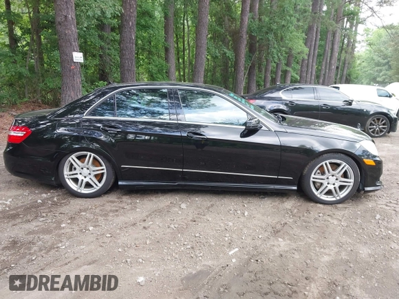 2010 Mercedes-Benz E 550 Luxury с VIN WDDHF9AB0AA125460, выставлен на аукционе IAAI как лот 42435400 с пробегом 120 925 миль миль и . История ставок и продаж доступна на DreamBid. Изображение 13.