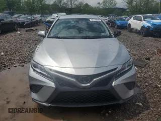 2020 Toyota Camry SE z VIN 4T1G11AK3LU878547, wystawiony jako Copart lot #55746685 z przebiegiem 65 427 mil mil oraz Szkoda całkowita • Salvage title. Historia ofert i sprzedaży dostępna na DreamBid. Obrazek 5.