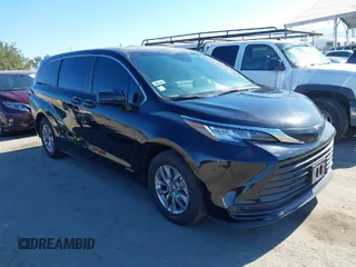2021 Toyota Sienna LE with VIN 5TDKRKEC5MS043913, listed as a IAAI auction lot 40141863 with 89,439 mi miles. Bid and sale history available at carsss.com. Image 1.