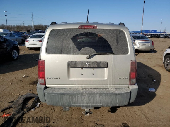2008 Dodge Nitro SXT z VIN 1D8GU28K98W138540, wystawiony jako Copart lot #53465375 z przebiegiem 92 842 mil mil oraz Czysty tytuł • Clean title. Historia ofert i sprzedaży dostępna na DreamBid. Obrazek 6.