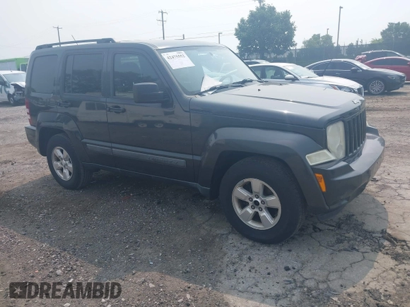 2011 Jeep Liberty Sport Jet z VIN 1J4PN2GK9BW592303, wystawiony jako IAAI lot #42475552 z przebiegiem 241 856 mil mil oraz . Historia ofert i sprzedaży dostępna na DreamBid. Obrazek 1.