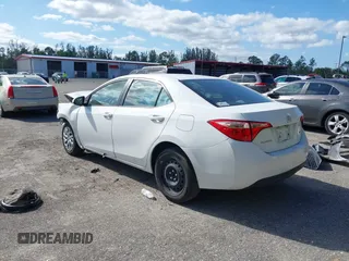 2018 Toyota Corolla L z VIN 5YFBURHE6JP849560, wystawiony jako IAAI lot #41321313 z przebiegiem 136 310 mil mil oraz . Historia ofert i sprzedaży dostępna na DreamBid. Obrazek 3.