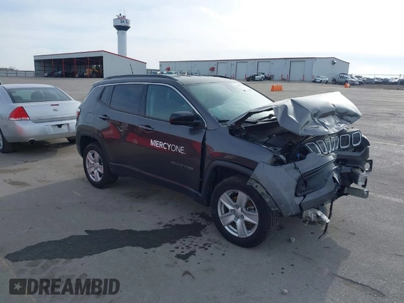 2022 Jeep Compass Altitude with VIN 3C4NJDBB8NT152417, listed as a IAAI auction lot 41064512 with 154,328 mi miles and . Bid and sale history available at carsss.com. Image 1.