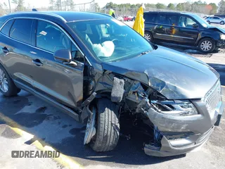 2019 Lincoln MKC Standard with VIN 5LMCJ1D92KUL08929, listed as a IAAI auction lot 41766946 with 90,171 mi miles. Bid and sale history available at carsss.com. Image 6.