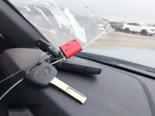 2019 Toyota Tacoma SR z VIN 3TMCZ5AN1KM232360, wystawiony jako IAAI lot #42006355 z przebiegiem 133 909 mil mil oraz . Historia ofert i sprzedaży dostępna na DreamBid. Obrazek 11.