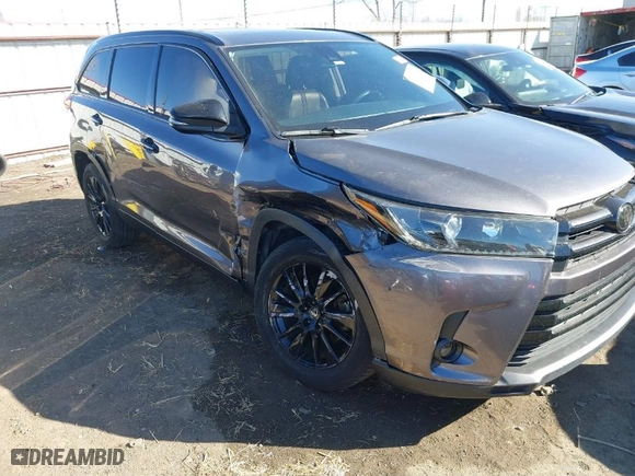 2019 Toyota Highlander SE with VIN 5TDKZRFH7KS317239, listed as a IAAI auction lot 41690956 with 82,119 mi miles. Bid and sale history available at carsss.com. Image 1.