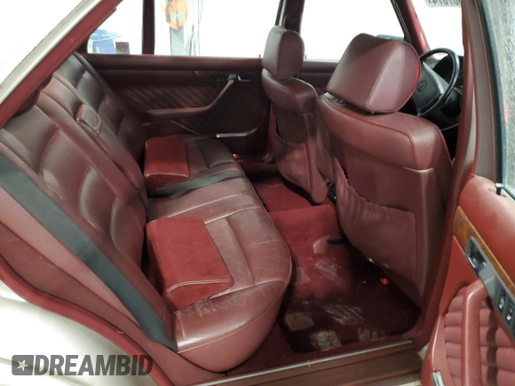 1990 Mercedes-Benz 560 with VIN WDBCA39E7LA517710, listed as a Copart auction lot 85307074 with 225,233 mi miles and Salvage Title. Bid and sale history available at DreamBid. Image 10.