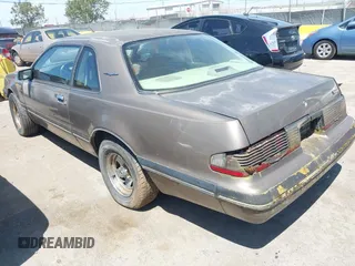1987 Ford Thunderbird z VIN 1FABP6033HH213366, wystawiony jako IAAI lot #42368900 z przebiegiem Nie podano mil oraz . Historia ofert i sprzedaży dostępna na DreamBid. Obrazek 3.
