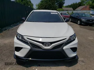 2020 Toyota Camry SE z VIN 4T1G11AKXLU390146, wystawiony jako Copart lot #60742385 z przebiegiem 52 798 mil mil oraz Czysty tytuł • Clean title. Historia ofert i sprzedaży dostępna na DreamBid. Obrazek 5.