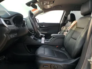 2020 GMC Acadia SLT z VIN 1GKKNMLS1LZ158866, wystawiony jako Copart lot #54970615 z przebiegiem 84 462 mil mil oraz Szkoda całkowita • Salvage title. Historia ofert i sprzedaży dostępna na DreamBid. Obrazek 7.